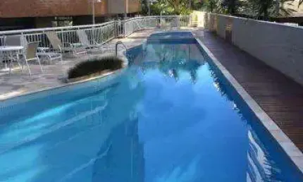 VENDA DE APARTAMENTO NA RIVIERA, EM BERTIOGA/SP, 120m² a 100m da praia com 3 quartos, suíte, sala de estar e 02 vagas para auto. CONSULTE-NOS.