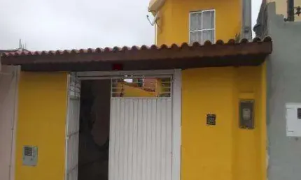 VENDA DE SOBRADO NO NOVO HORIZONTE, EM MOGI DAS CRUZES/SP, 89m² com 2 quartos, sala, cozinha, quintal espaçoso e garagem coberta. CONSULTE-NOS.