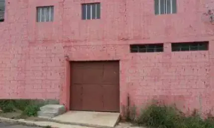 LOCAÇÃO DE SALÃO COMERCIAL NO PQ. SÃO PEDRO, EM ITAQUAQUECETUBA/SP, 170m² com dois andares, 04 banheiros e sistema de incêndio. CONSULTE-NOS.