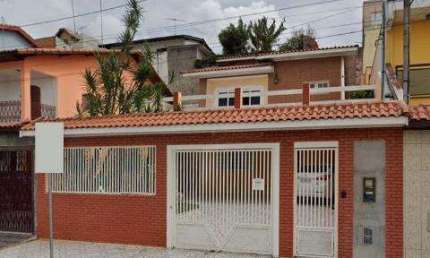 VENDA E LOCAÇÃO DE SOBRADO NA VILA VIRGÍNIA, EM ITAQUAQUECETUBA/SP, 200m² com varanda, jardim, cozinha ampla, 3 salas e suíte com hidro. CONSULTE-NOS.