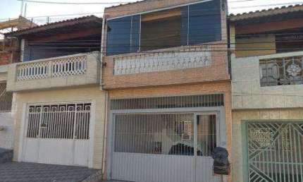 VENDA DE SOBRADO NO PARQUE PIRATININGA, EM ITAQUAQUECETUBA/SP, 125m² com 2 casas, área gourmet com churrasqueira e garagem com 2 vagas. CONSULTE-NOS.