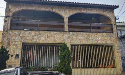 VENDA DE CASA NO JARDIM TRÊS MARIAS, EM SÃO PAULO/SP, 100m² com 3 quartos, sala de estar, cozinha ampla e garagem coberta para 2 autos. CONSULTE-NOS.