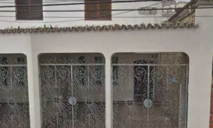 VENDA DE SOBRADO NA VILA ANTONINA, EM SÃO PAULO/SP, 174m² com 5 dormitórios, suítes, hidro, copa, edícula e garagem para 02 autos. CONSULTE-NOS.