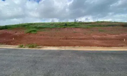 VENDA DE TERRENO NO CONDOMÍNIO RESERVA ARUJÁ, EM ARUJÁ/SP, OPORTUNIDADE com 301m², próximo da portaria e do clube com vista privilegiada! CONSULTE-NOS