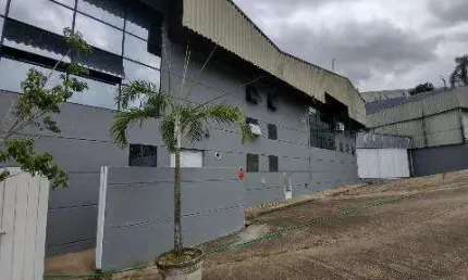 VENDA E LOCAÇÃO DE GALPÃO INDUSTRIAL EM CAJAMAR/SP, A/T 6.041m² e A/C de 4.000m², com pé direito de 12m e pertinho da Rod. Anhanguera. CONSULTE-NOS.
