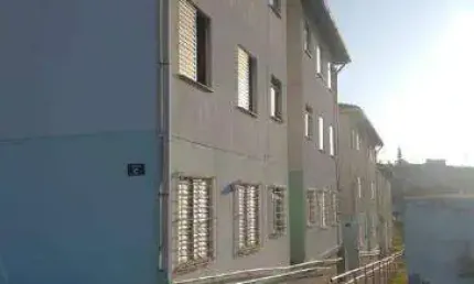 VENDA DE APARTAMENTO NO RESIDENCIAL ALTO DO PINHEIRINHO, EM ITAQUAQUECETUBA/SP, 50m² com 2 quartos, sala de estar, lavanderia e 01 vaga. CONSULTE-NOS.