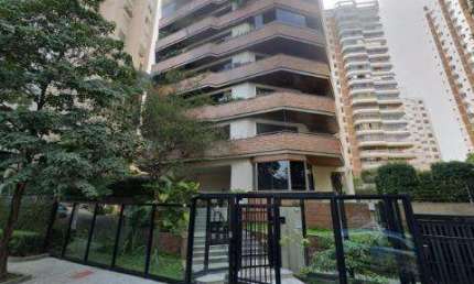 VENDA E LOCAÇÃO DE APARTAMENTO COM VISTA PARA O PACAEMBU, EM SÃO PAULO/SP, 370m² com piso de madeira, 4 suítes, varanda ampla e 4 vagas. CONSULTE-NOS.