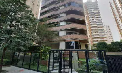 VENDA E LOCAÇÃO DE APARTAMENTO COM VISTA PARA O PACAEMBU, EM SÃO PAULO/SP, 370m² com piso de madeira, 4 suítes, varanda ampla e 4 vagas. CONSULTE-NOS.