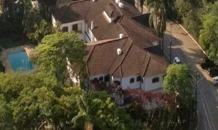 VENDA CASA AMPLA E MUITO BEM LOCALIZADO Alphaville/Barueri A/T 2404 m², A/C 1784m², Residência com a melhor localização do Residencial. CONSULTE-NOS.