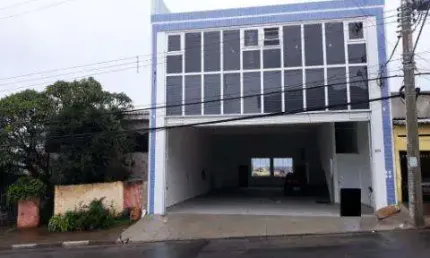 VENDA DE PRÉDIO COMERCIAL NO PARQUE DAS NAÇÕES, EM GUARULHOS/SP, 585m² com 2 salões, sendo 01 gerando renda mensal e 02 salas comerciais. CONSULTE-NOS