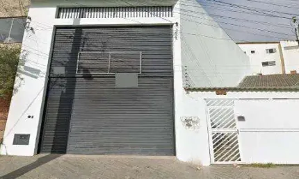 VENDA DE CASA E SALÃO COMERCIAL NO MARAGOGIPE, EM ITAQUAQUECETUBA/SP, excelente oportunidade de negócio com 240m² e salão todo equipado! CONSULTE-NOS.