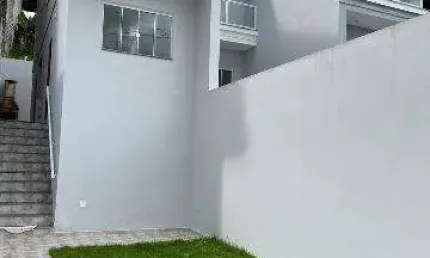 VENDA DE SOBRADO NO JARDIM AMAZONAS, EM ITAQUAQUECETUBA/SP, 70m² com 2 quartos, quintal gramado, churrasqueira e 02 vagas para auto. CONSULTE-NOS.
