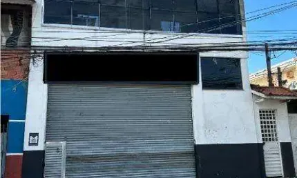 VENDA DE CASA E GALPÃO COMERCIAL NO JARDIM MARAGOGIPE, EM ITAQUAQUECETUBA/SP, 330m² com 2 quartos, quintal amplo, churrasqueira e galpão. CONSULTE-NOS