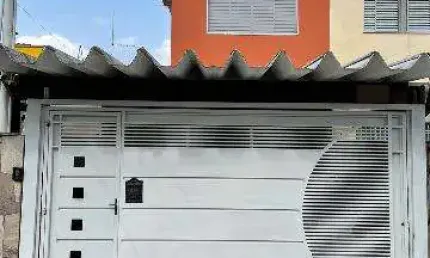 VENDA DE CASA NO JARDIM SANTA MENA, EM GUARULHOS/SP, 180m² com 4 quartos, 2 suítes, área gourmet, churrasqueira e garagem para 2 autos. CONSULTE-NOS.