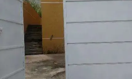 VENDA DE CASA NO MARENGO, EM ITAQUAQUECETUBA/SP, 77m² com 2 quartos, sala de estar, cozinha, quintal murado e garagem para 02 autos. CONSULTE-NOS.