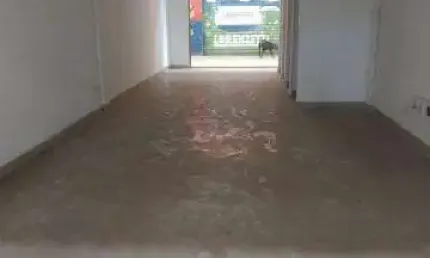 LOCAÇÃO DE SALÃO COMERCIAL NO CENTRO DE ARUJÁ/SP, ÓTIMA OPORTUNIDADE com 42m², em uma das principais avenidas da cidade! CONSULTE-NOS