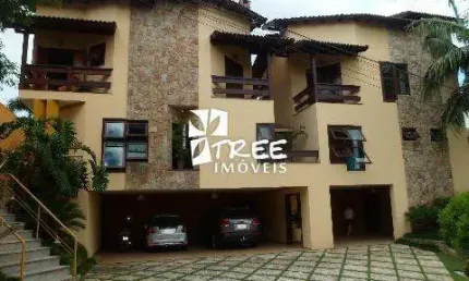 VENDA EXCELENTE IMÓVEL NO CONDOMÍNIO ARUJÁZINHO 5 ARUJÁ/SP COM A/T 600m² e A/C 508m² Distribuídos em 3 suites sendo 1 com closet. CONSULTE-NOS.