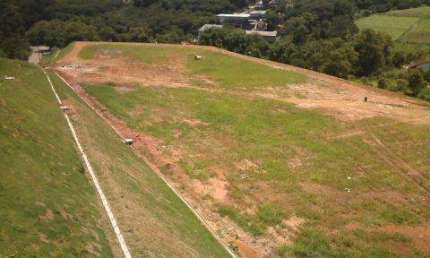 VENDA E LOCAÇÃO DE ÁREA COMERCIAL EM ARUJÁ/SP, EXCELENTE OPORTUNIDADE COM LOCALIZAÇÃO ESTRATÉGICA DE 20.000m² e 250m de frente! CONSULTE-NOS.
