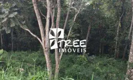 VENDA TERRENO NO CONDOMÍNIO ARUJÁ COUNTRY CLUB COM A/T 450m² em declive. CONSULTE-NOS.