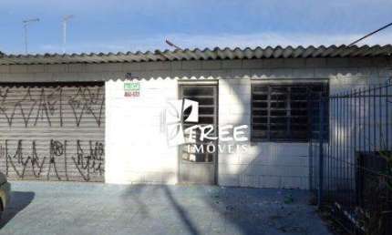 LOCAÇÃO DE SALÃO COMERCIAL NO ARUJAMÉRICA, EM ARUJÁ/SP, 180m² e estacionamento frontal para 3 veículos. CONSULTE-NOS.