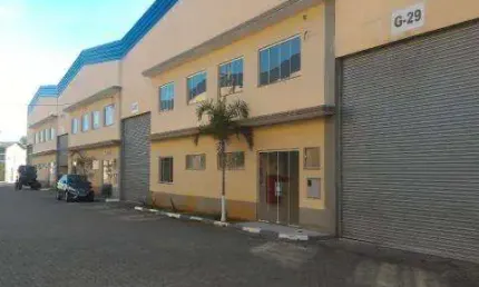 LOCAÇÃO DE GALPÃO COMERCIAL DE 820m², OPORTUNIDADE com área fabril 640m², escritório 180m², pé direito 8m, banheiros e vestiários. CONSULTE-NOS.