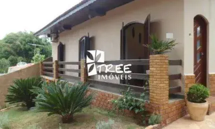 VENDA DE CHÁCARA NO JARDIM SANTO ANTÔNIO, EM ARUJÁ/SP, 890m² com casa térrea, área de piscina, churrasqueira e venda do terreno vizinho! CONSULTE-NOS.