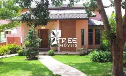 VENDA DE CASA NO CONDOMÍNIO ARUJAZINHO I II E III, COM A/T 1200m² e A/U 360m² distribuídos em, 4 sites, 3 salas, lavabo. CONSULTE-NOS.
