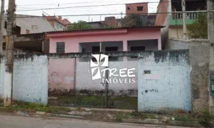 VENDA DE CASA NO JARDIM PINHEIRO, EM ARUJÁ/SP, 250m² com 2 quartos, sala de estar com varanda em frente, lavanderia e garagem p/ 2 autos. CONSULTE-NOS
