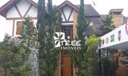 VENDA E LOCAÇÃO DE CASA NO CONDOMÍNIO NOVO HORIZONTE, EM ARUJÁ/SP, 350m² com 2 quartos, suíte, sala com lareira, piscina e churrasqueira. CONSULTE-NOS