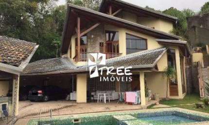 VENDA DE CASA NO CONDOMÍNIO HILLS I E II EM ARUJÁ/SP, 1000m² mobiliado c/ 5 suítes, ambientes amplos, piscina, churrasqueira e 10 vagas. CONSULTE-NOS.