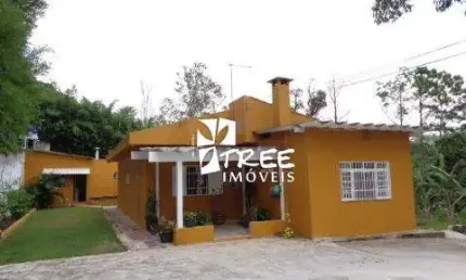 VENDA DE CHÁCARA NO COPACO, EM ARUJÁ/SP, A/T de 1.700m², A/C 150m², 3 dorm, sala com lareira, espaço c/ churrasqueira, pomar e 10 vagas. CONSULTE-NOS.
