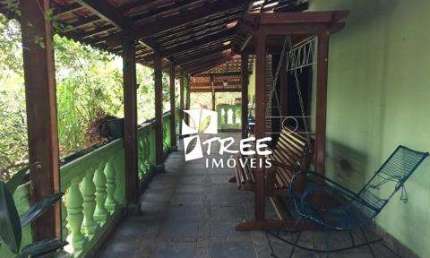 VENDA DE CHÁCARA NO PARQUE DOS JACARANDÁS, EM ARUJÁ/SP, A/T 6.800m² com 3 casas, piscina, 2 áreas de lazer com churrasqueira e campinho. CONSULTE-NOS.