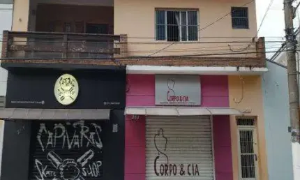 VENDE - PRÉDIO COMERCIAL OU PARA FINS RESIDENCIAIS -  Centro - Arujá. A/T 270,93m² (10 frente x27 comprimento x 11 fundos) A/T das edificações 548,40m