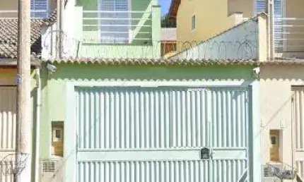 VENDA DE SOBRADO NO JARDIM JÓIA, EM ARUJÁ/SP, 250m² com 02 quartos, sacada, sala, cozinha, quintal espaçoso e garagem para 2 autos. CONSULTE-NOS.