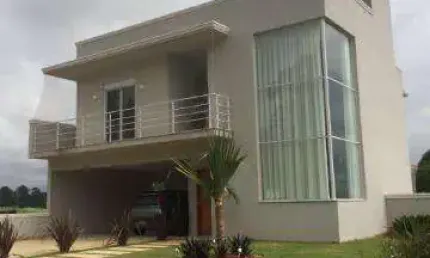 VENDA DE CASA NO CONDOMÍNIO REAL PARK, EM ARUJÁ/SP, 235m² com 3 suítes, 1 suíte master, área gourmet com churrasqueira e garagem coberta. CONSULTE-NOS