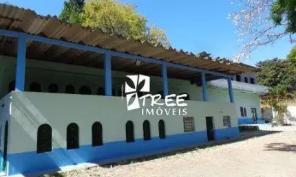 VENDA DE CHÁCARA NO JARDIM ARUJÁ, EM ARUJÁ/SP, 2.000m² com piscina e terreno de 6.000m², para fins residenciais ou comerciais. CONSULTE-NOS.