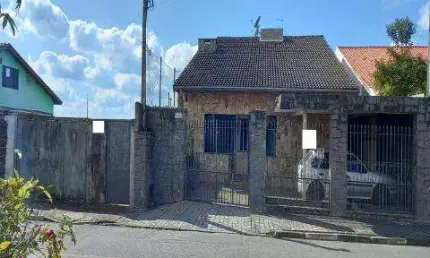 CASA E TERRENO A VENDA EM ARUJÁ/SP, JARDIM RINCÃO! Terreno A/T 430m² e casa A/C 240m² com aquecimento solar, lareira, terreno murado. CONSULTE-NOS.