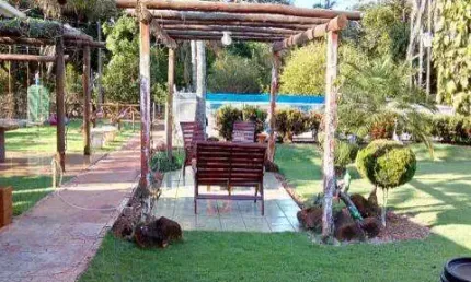 VENDA DE CHÁCARA EM INDIAPORÃ/SP, ÓTIMA OPORTUNIDADE com A/T de 6.050m², casa principal com 04 dorm. e casa secundária aconchegante! CONSULTE-NOS.