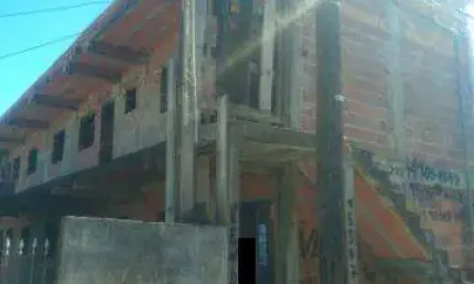 VENDA DE CASAS EM CONSTRUÇÃO NO MIRANTE, EM ARUJÁ/SP, são 06 casas com 03 cômodos cada e localização estratégica, ótimo para renda! CONSULTE-NOS.