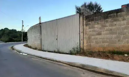 VENDA DE TERRENO NA CHÁCARA GUANABARA, EM GUARAREMA/SP, com área total de 580m² e terreno murado. ÓTIMA OPORTUNIDADE DE INVESTIMENTO! CONSULTE-NOS.