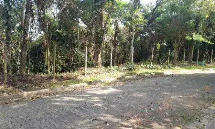 VENDA DE TERRENO EM ACLIVE NO CONDOMÍNIO ARUJAZINHO I, II E III, EM ARUJÁ/SP, OPORTUNIDADE de 1.200m² e muito bem localizado! CONSULTE-NOS.