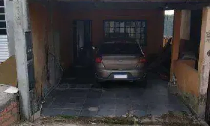 VENDA DE CASA NO MIRANTE EM ARUJÁ/SP, 125m² com 02 casas, 04 dormitórios, 03 banheiros, 03 salas, 02 cozinhas, garagem e área de lazer. CONSULTE-NOS