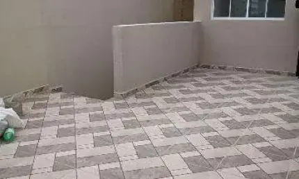 VENDA DE CASA NO CENTER VILLE, EM ARUJÁ/SP, 257m² com 3 dormitórios, suíte com varanda, sala de estar, cozinha, lavanderia e 01 vaga. CONSULTE-NOS.