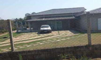 VENDA DE CASA EM SANTA ISABEL/SP, terreno de 3.120m² e 360m² A/C com 3 suítes, 3 salas, cozinha, quintal com pomar, piscina e 2 vagas. CONSULTE-NOS.