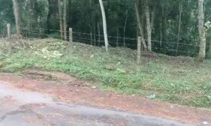 VENDA DE TERRENO NO JARDIM ARUJÁ, EM ARUJÁ/SP, OPORTUNIDADE de 4.000m² em rua asfaltada, com postes de iluminação pública e água Sabesp. CONSULTE-NOS.