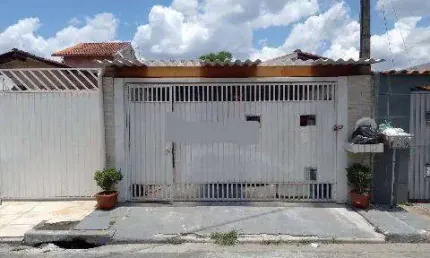 VENDA DE CASA TÉRREA NO BAIRRO DA PENHA, EM ARUJÁ/SP, 73m² com 3 quartos, sala de estar, área gourmet e garagem coberta para 02 autos. CONSULTE-NOS.