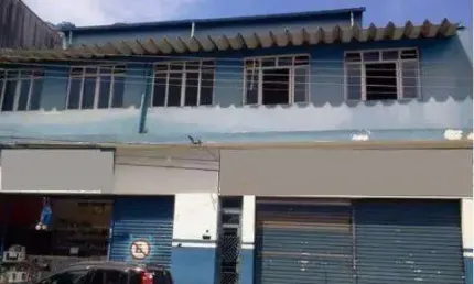 VENDA DE SOBRADO COMERCIAL NO CENTRO DE ARUJÁ/SP, 510m² em terreno 16x16, 03 andares com 04 salões e 02 apartamentos com quintais. CONSULTE-NOS.