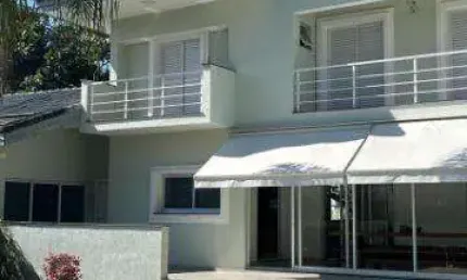 LOCAÇÃO DE SOBRADO, CONDOMÍNIO IBIRAPITANGA, EM SANTA ISABEL/SP, 1.970m² com 3 suítes. CONSULTE-NOS.