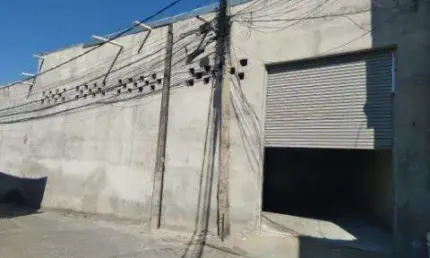 LOCAÇÃO DE GALPÃO NO JARDIM SÃO DOMINGOS, EM GUARULHOS/SP, 160m² com toalete e rede trifásica, ideial para indústria ou comércios! CONSULTE-NOS.
