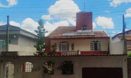VENDA DE SOBRADO NO BARBOSAS, EM ARUJÁ/SP, 352m² com 5 quartos, 3 suítes. CONSULTE-NOS.